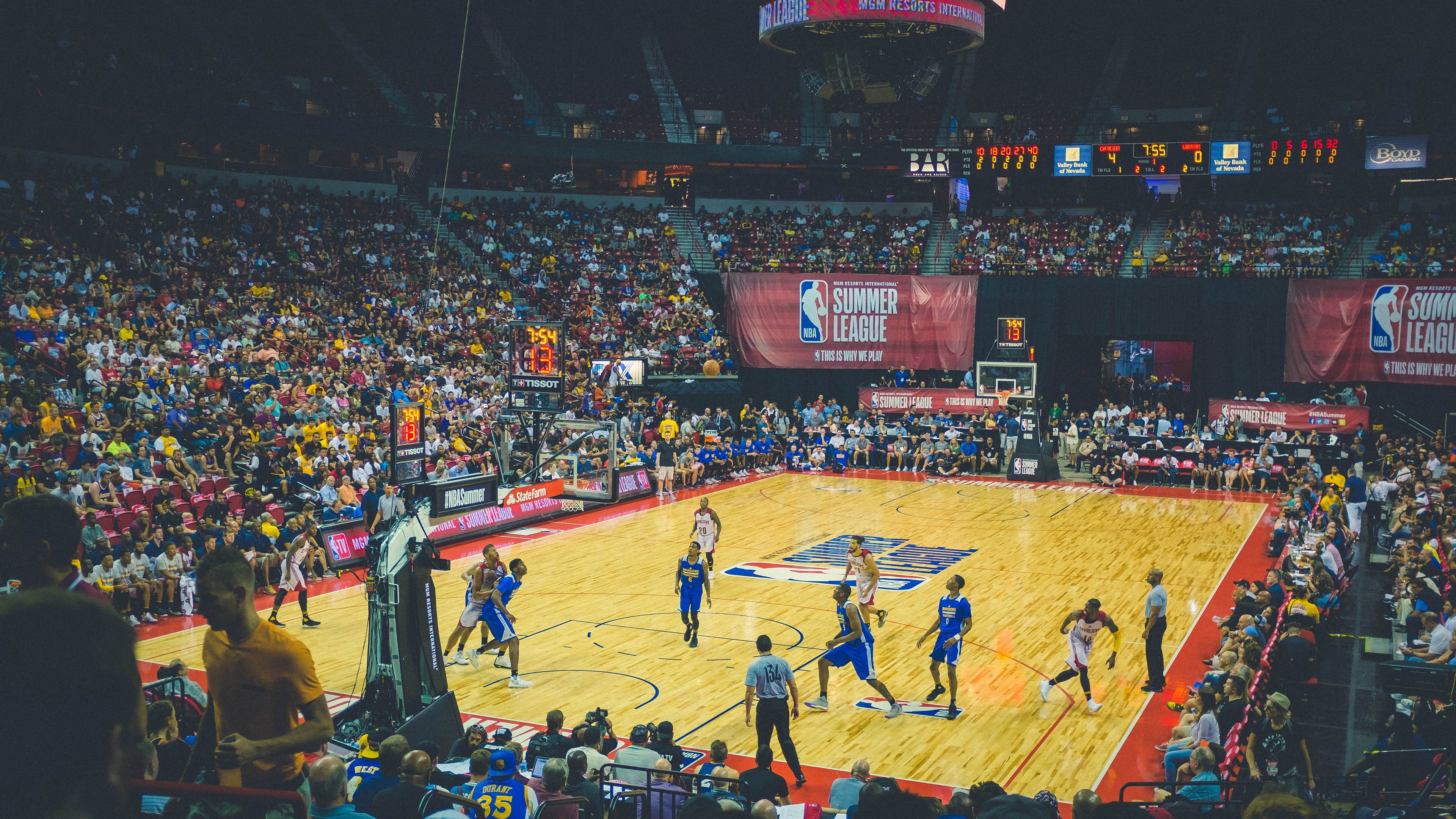 詹姆斯出席球鞋发布活动引关注,詹姆斯官宣