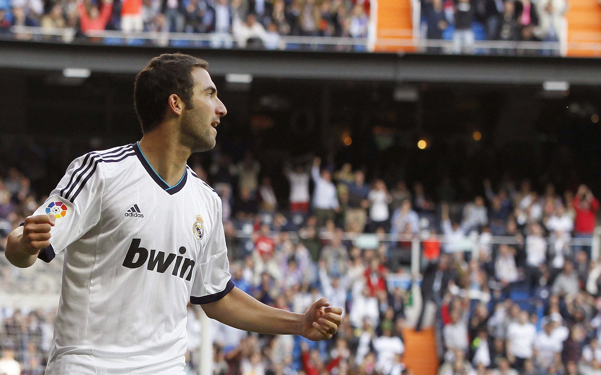 队员间配合默契,换人策略得当,队员配合的重要性